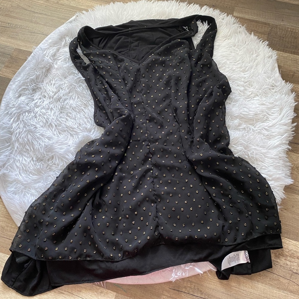 Maurices PLUS SIZE 3 black sleeveless blouse with good specks.
